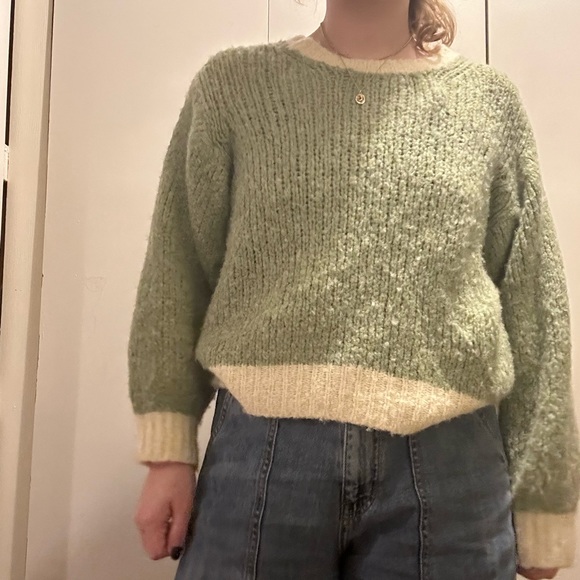 soft green sweater! - Picture 1 of 4